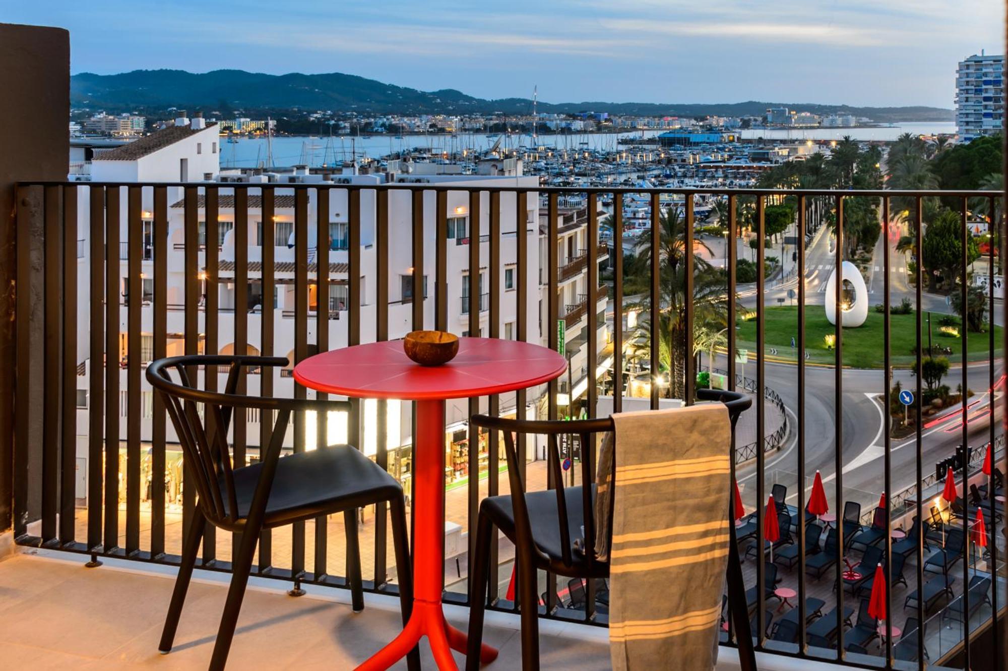 Hotel Vibra District - Adults Only Sant Antoni de Portmany Dış mekan fotoğraf