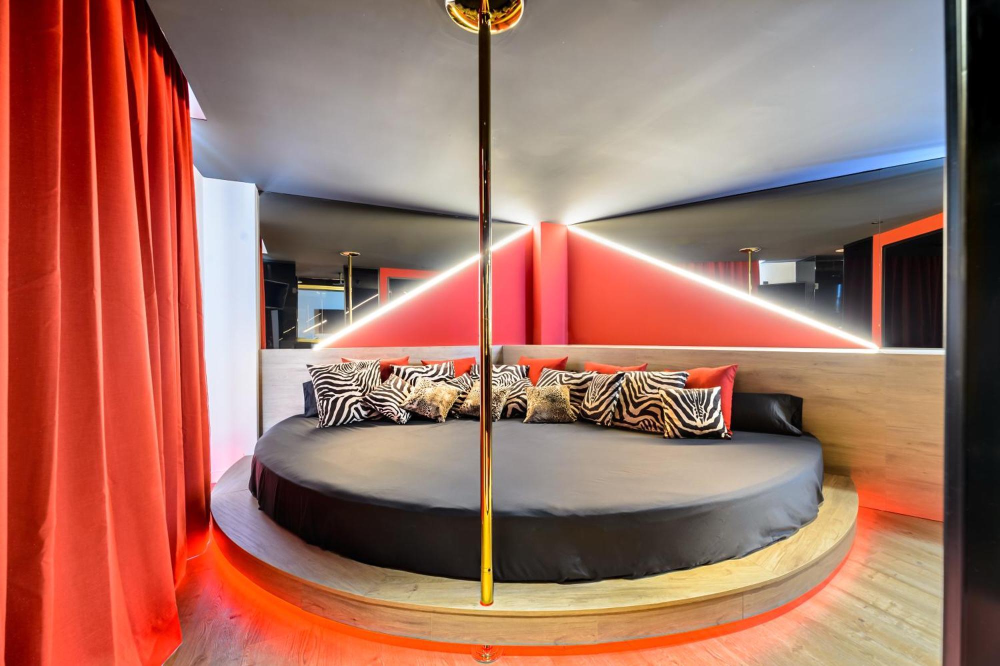 Hotel Vibra District - Adults Only Sant Antoni de Portmany Dış mekan fotoğraf