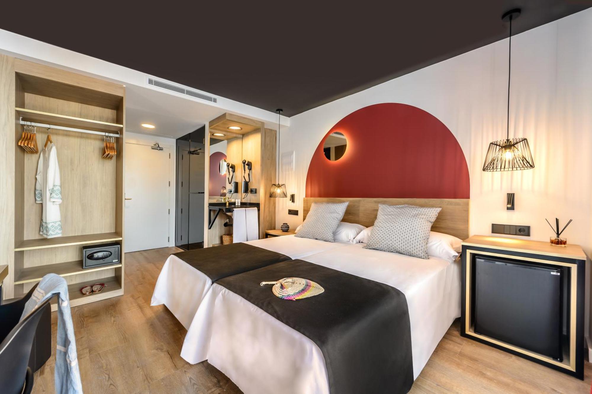 Hotel Vibra District - Adults Only Sant Antoni de Portmany Dış mekan fotoğraf