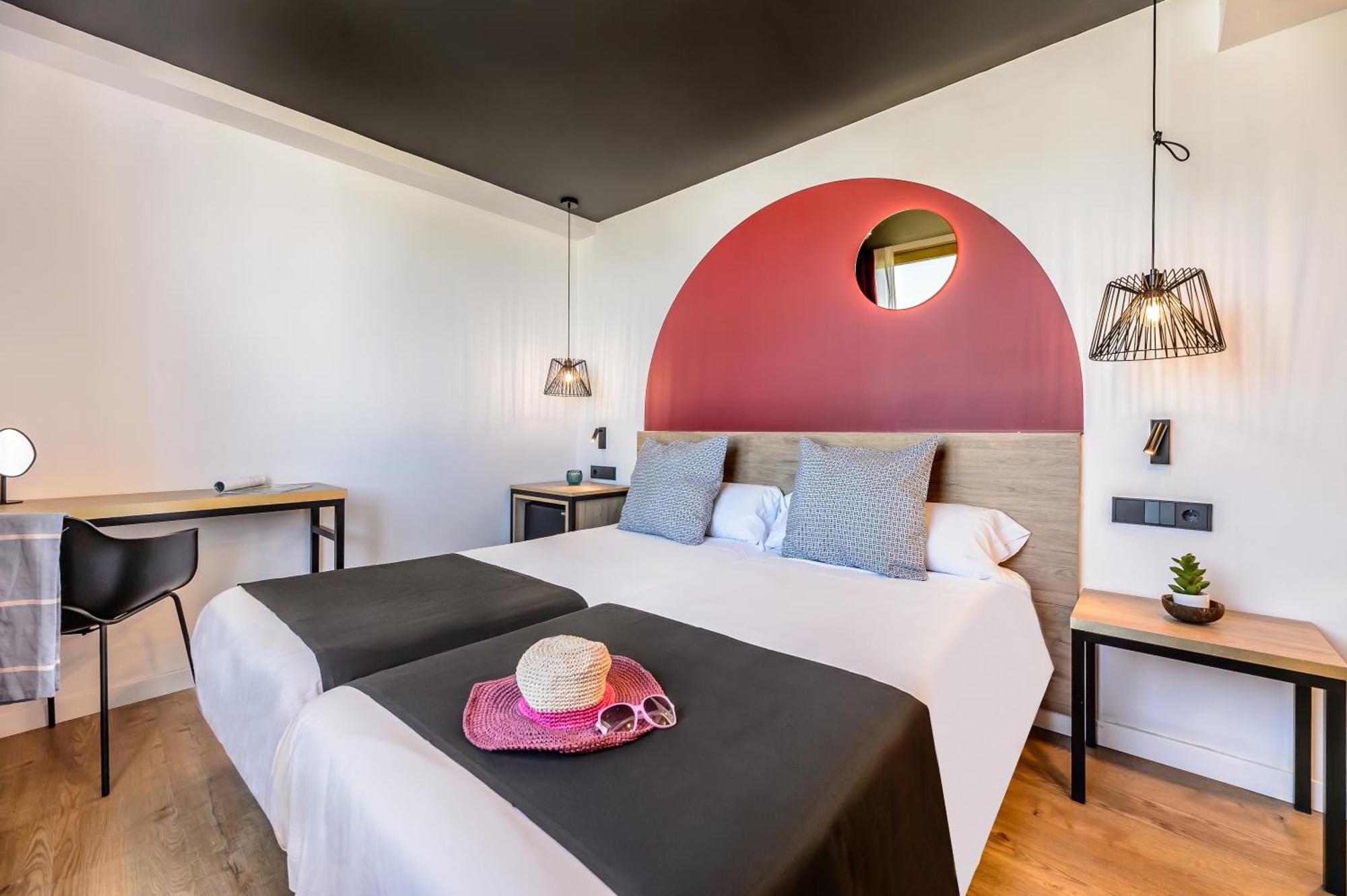 Hotel Vibra District - Adults Only Sant Antoni de Portmany Dış mekan fotoğraf