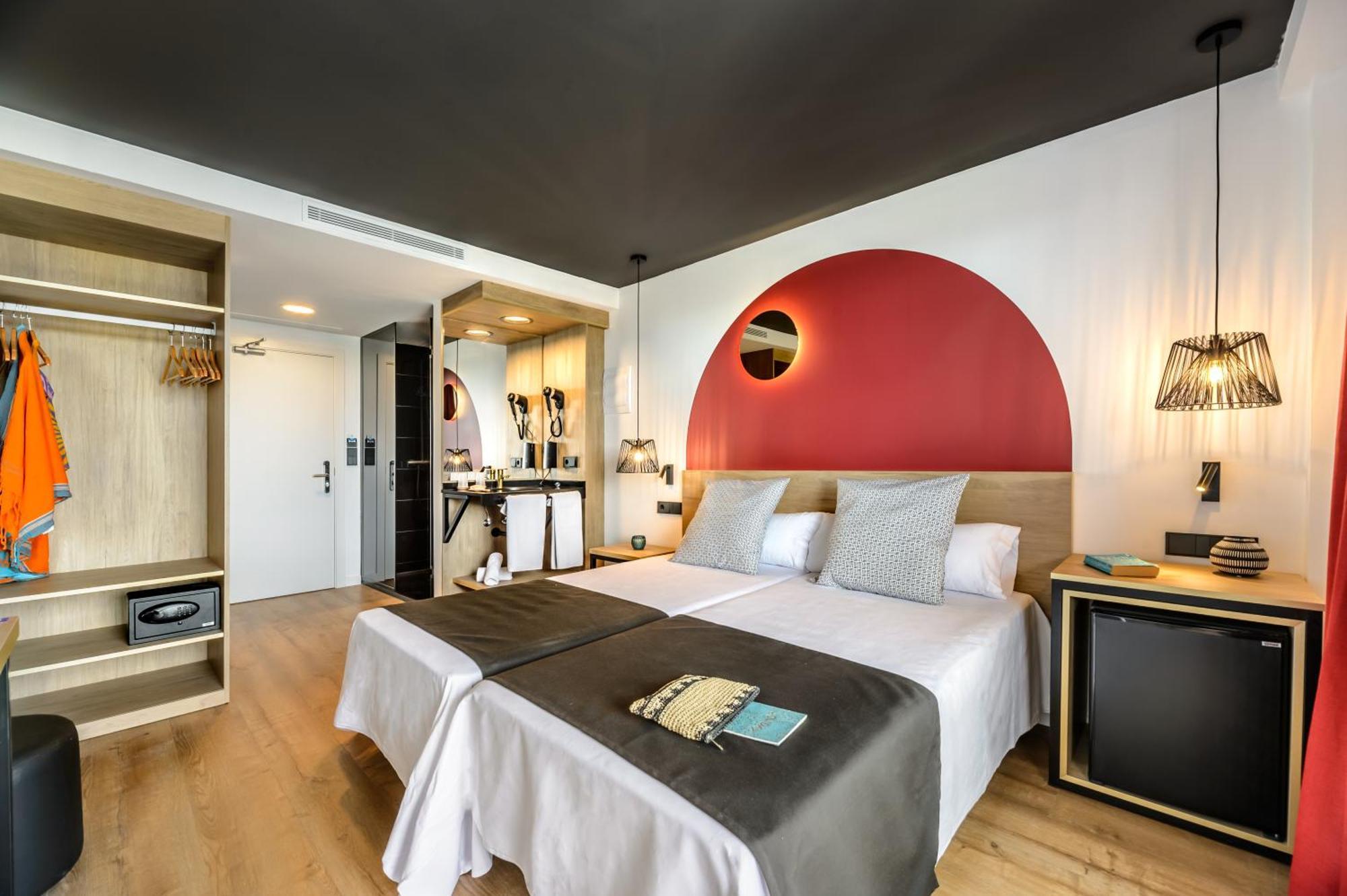 Hotel Vibra District - Adults Only Sant Antoni de Portmany Dış mekan fotoğraf