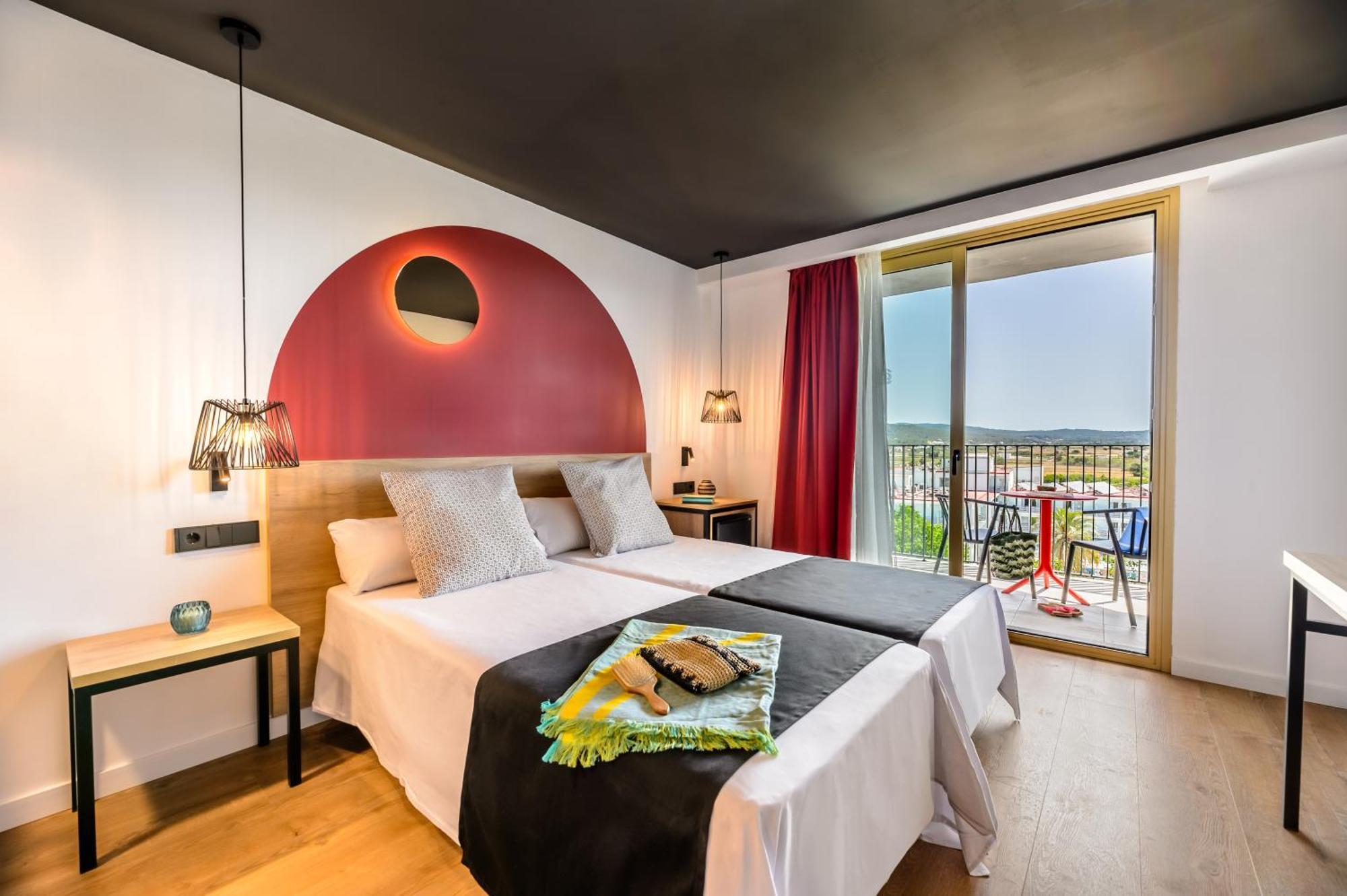 Hotel Vibra District - Adults Only Sant Antoni de Portmany Dış mekan fotoğraf