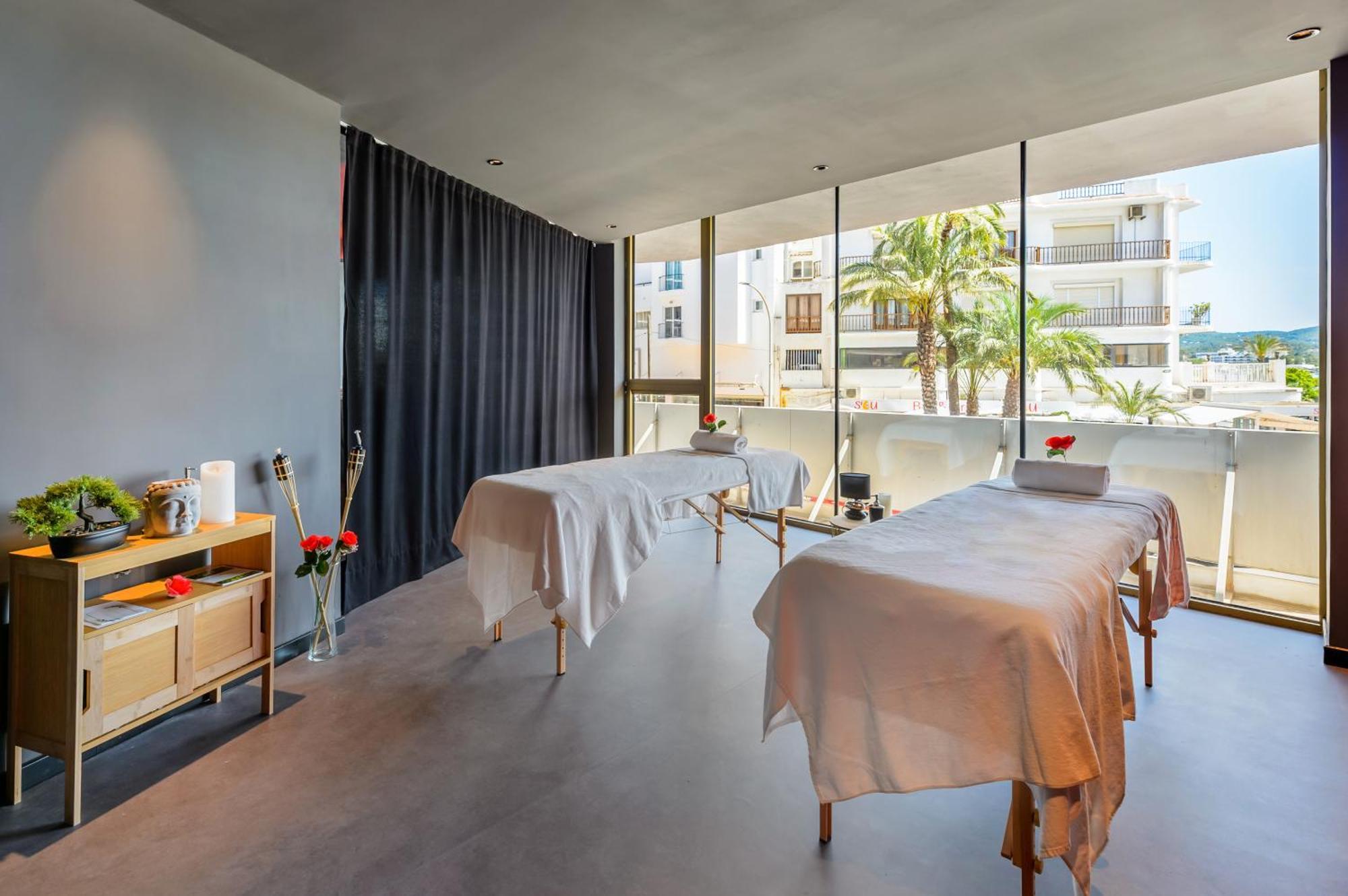 Hotel Vibra District - Adults Only Sant Antoni de Portmany Dış mekan fotoğraf