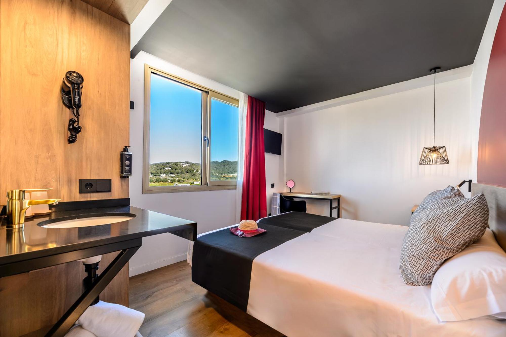 Hotel Vibra District - Adults Only Sant Antoni de Portmany Dış mekan fotoğraf